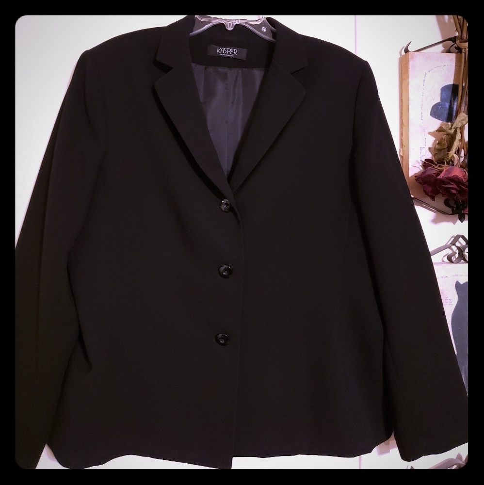 Kasper Women's plus sized black blazer by Kasper